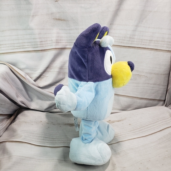 Bluey Dance And Play Interactive Animated Plush Toy 12 Inch - Picture 7 of 11